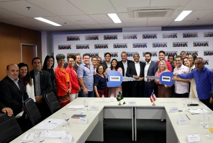 Em mais uma rodada de entregas e escuta às prefeituras, Governo do Estado atende Abaíra e Maraú