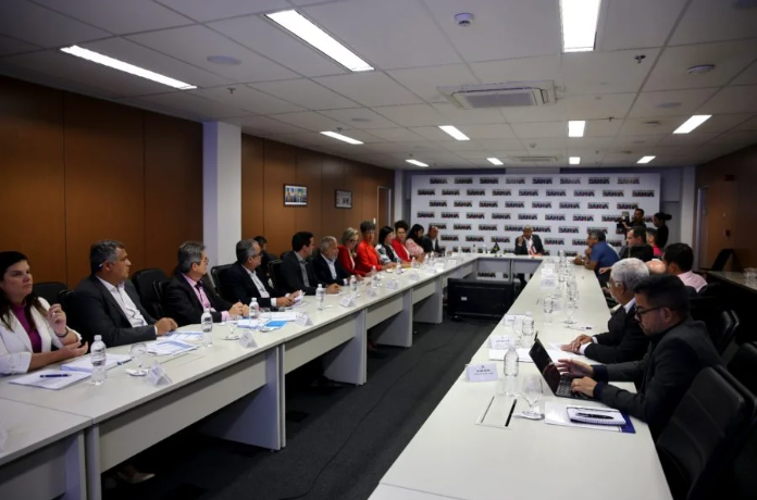 Em mais uma rodada de entregas e escuta às prefeituras, Governo do Estado atende Abaíra e Maraú