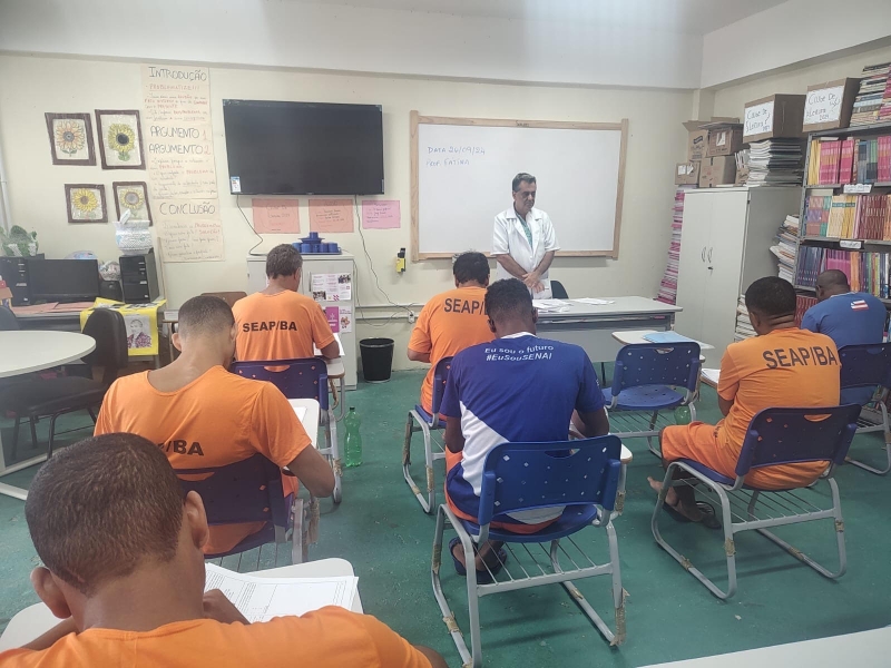 SEC promove aulões preparatórios com estudantes internos para Enem e Encceja