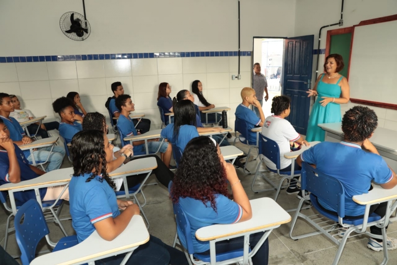 Estudantes celebram início do ano letivo com aula inaugural e entrega da modernização de escola, em Ilhéus