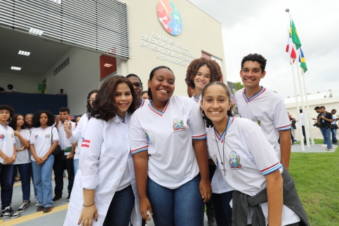 Jerônimo lança o Projeto Construir para Educar, pacote de obras na área da educação em diversas regiões da Bahia