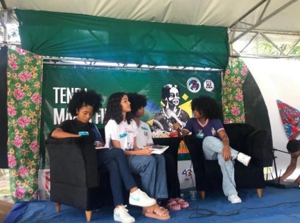 Estudantes de Serrinha produzem podcast com conteúdo educativo antirracista