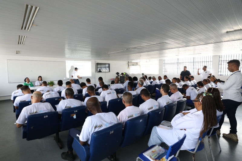 Aulão de revisão prepara internos de complexo penitenciário para provas de certificação do Encceja