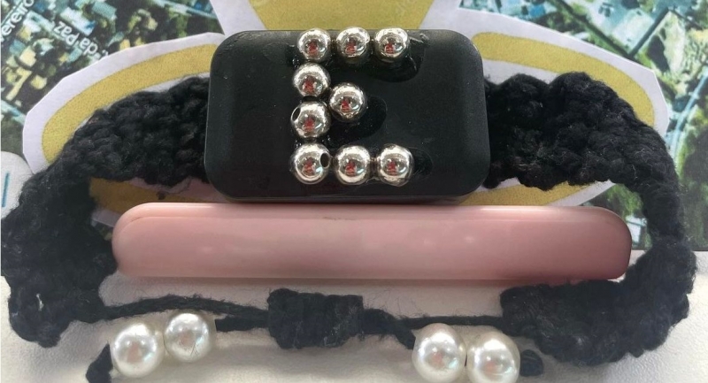 Estudantes desenvolvem pulseira rastreadora para auxiliar pessoas idosas, neurodegenerativas e neurodivergentes