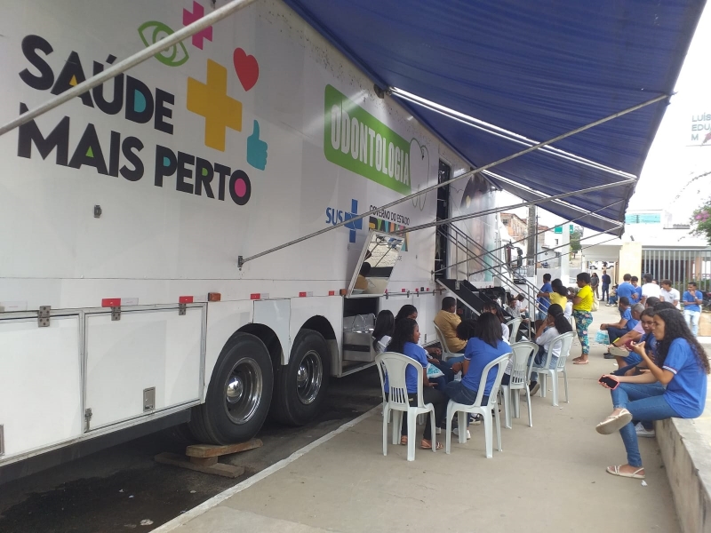 Governo leva atendimento de saúde bucal aos colégios estaduais de Itaberaba