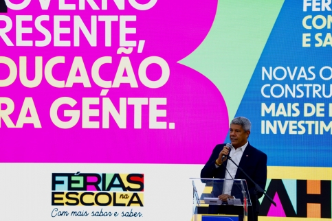 “Estamos investindo na educação para transformar a realidade dos nossos jovens”, afirma governador