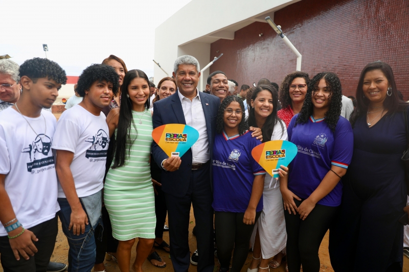 “Estamos investindo na educação para transformar a realidade dos nossos jovens”, afirma governador