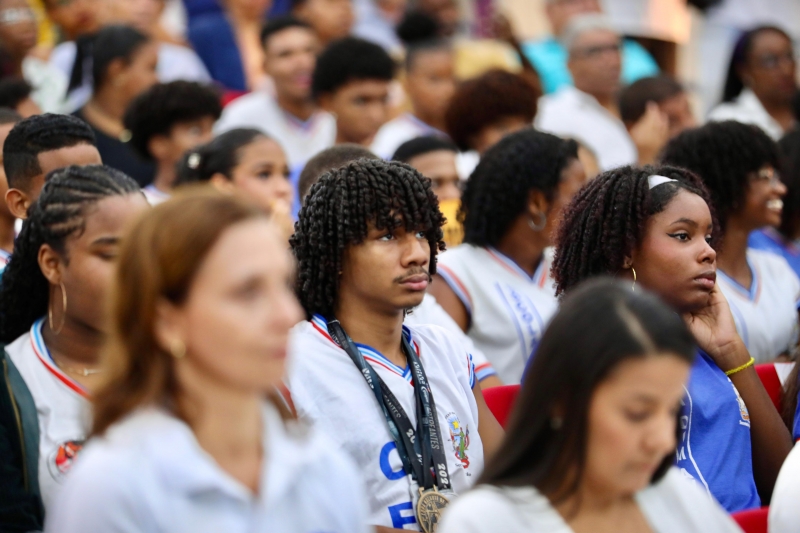 “Estamos investindo na educação para transformar a realidade dos nossos jovens”, afirma governador