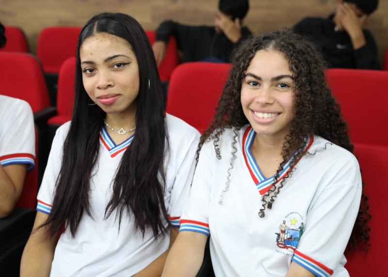 Colégio de Camacan ganha novos espaços para incentivo ao esporte