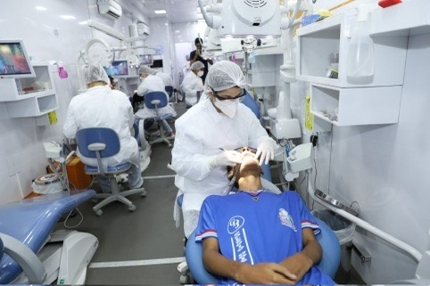 Odontomóvel transforma sorrisos e eleva autoestima dos estudantes da rede estadual