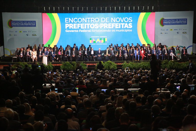 Educação marca presença na abertura do Encontro de Prefeitos