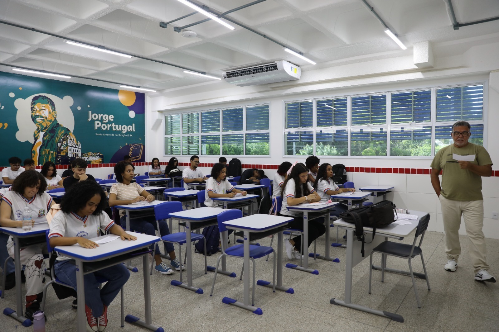 Estudantes da rede estadual celebram início do ano letivo 2025 nas escolas