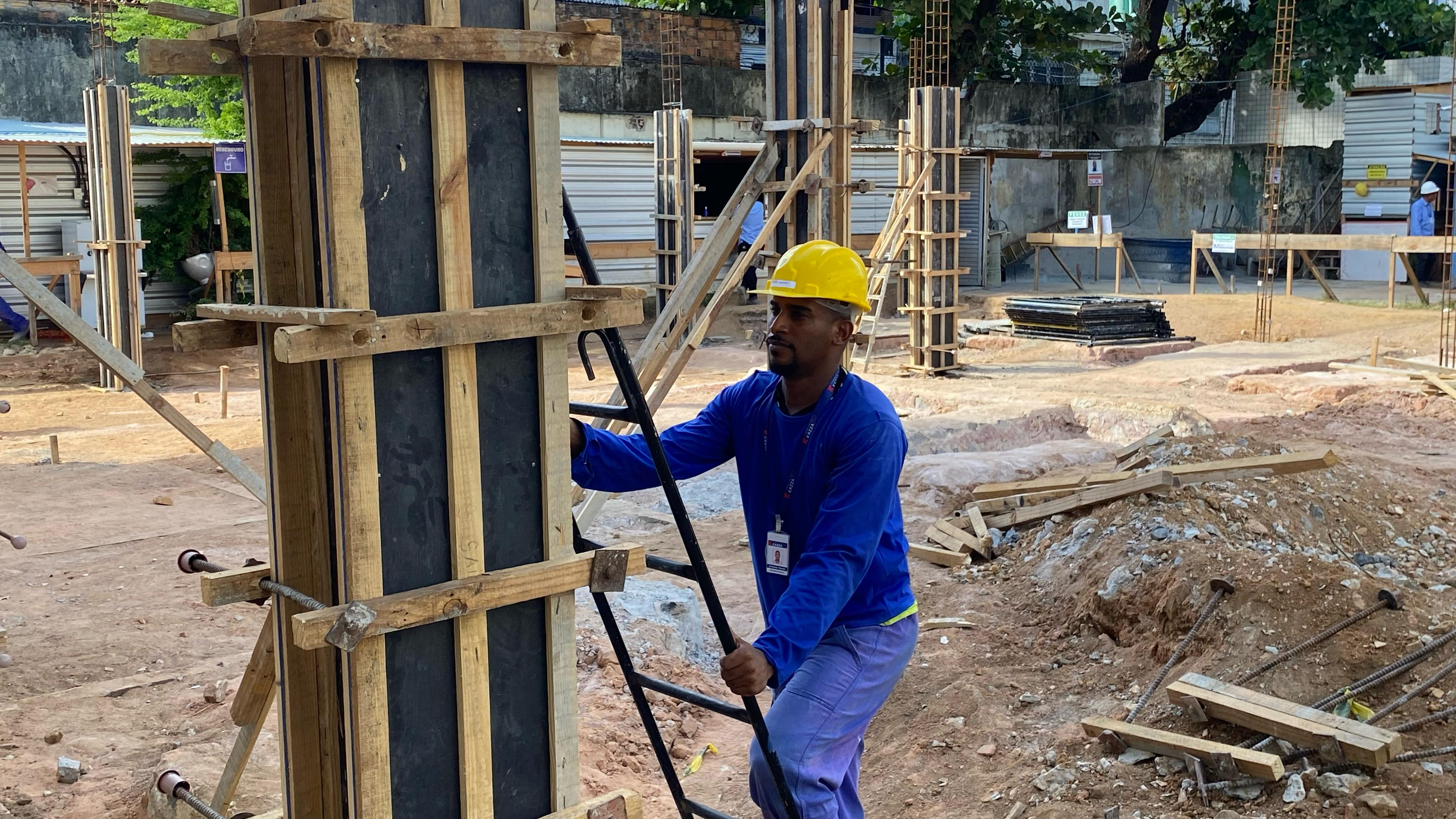 Obras de construção e revitalização de escolas estaduais impulsionam geração de empregos e movimentam economia na capital e no interior da Bahia