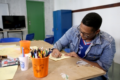 Estão abertas inscrições para oficinas presenciais e on-line dos Centros Juvenis de Ciência e Cultura