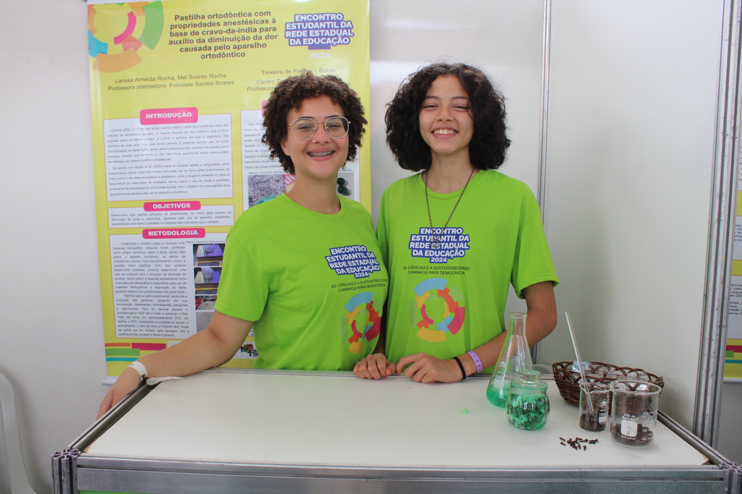 Estudantes criam pastilha anestésica para aliviar dores causadas pelo aparelho ortodôntico