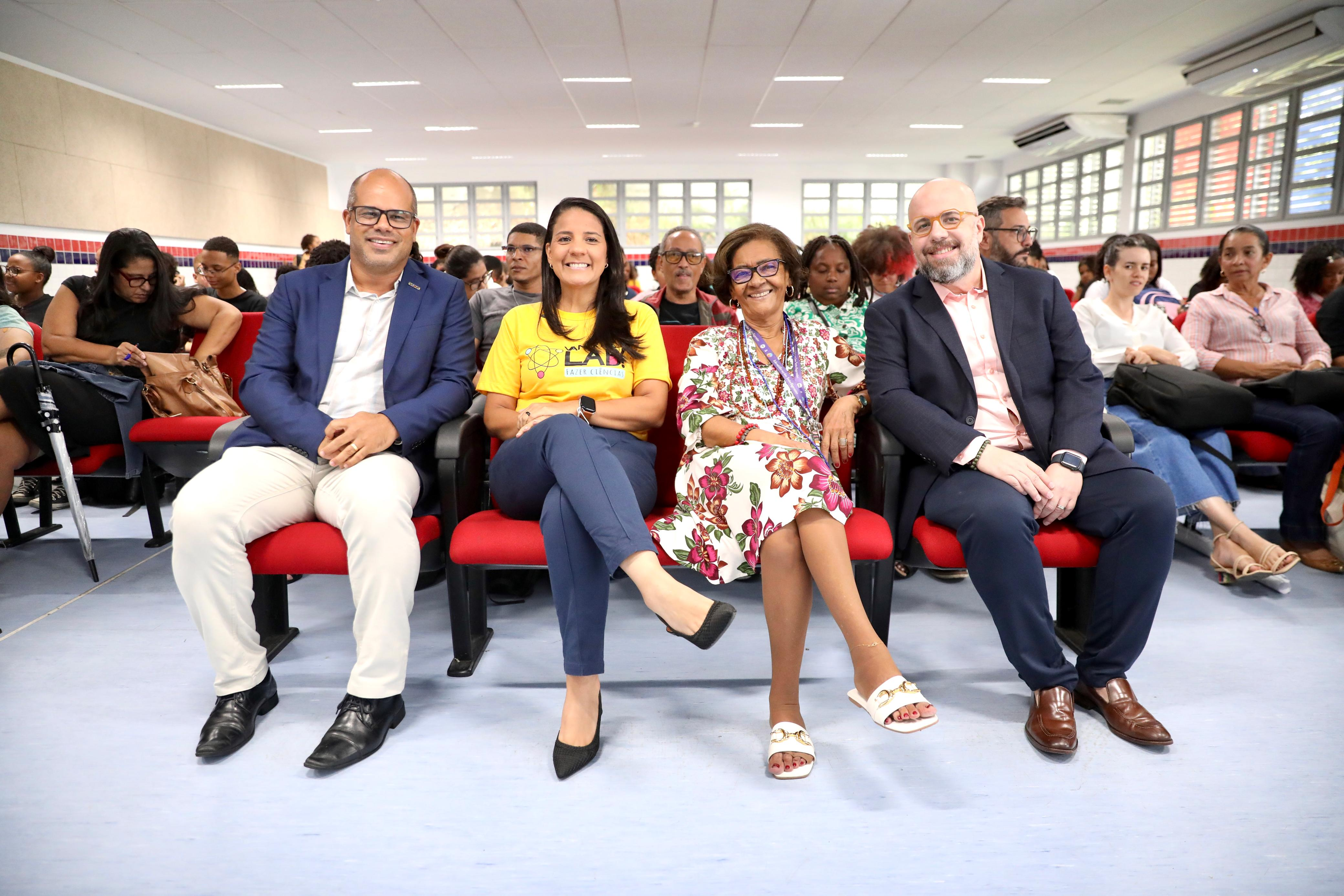 A revolução começa no laboratório: professores participam da formação “Vamos pro LAB!”