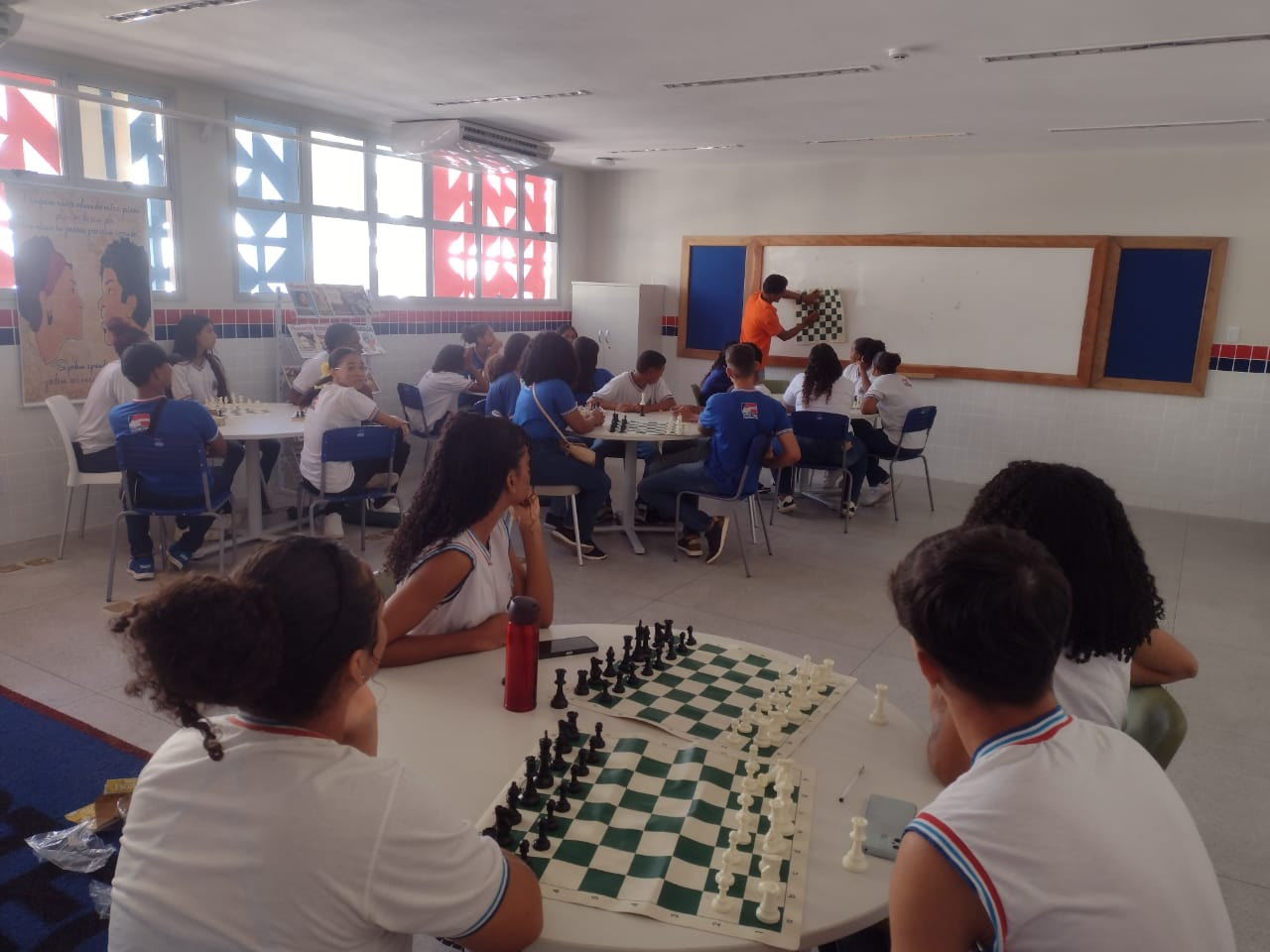 Escolas estaduais utilizam jogos de tabuleiro e de mesa como alternativas ao uso de celulares no ambiente escolar