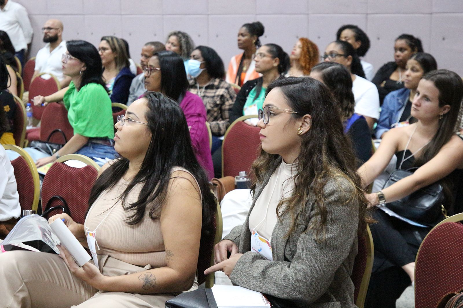 Psicólogos e assistentes sociais atuarão para garantir permanência de estudantes na rede estadual e combater a evasão escolar