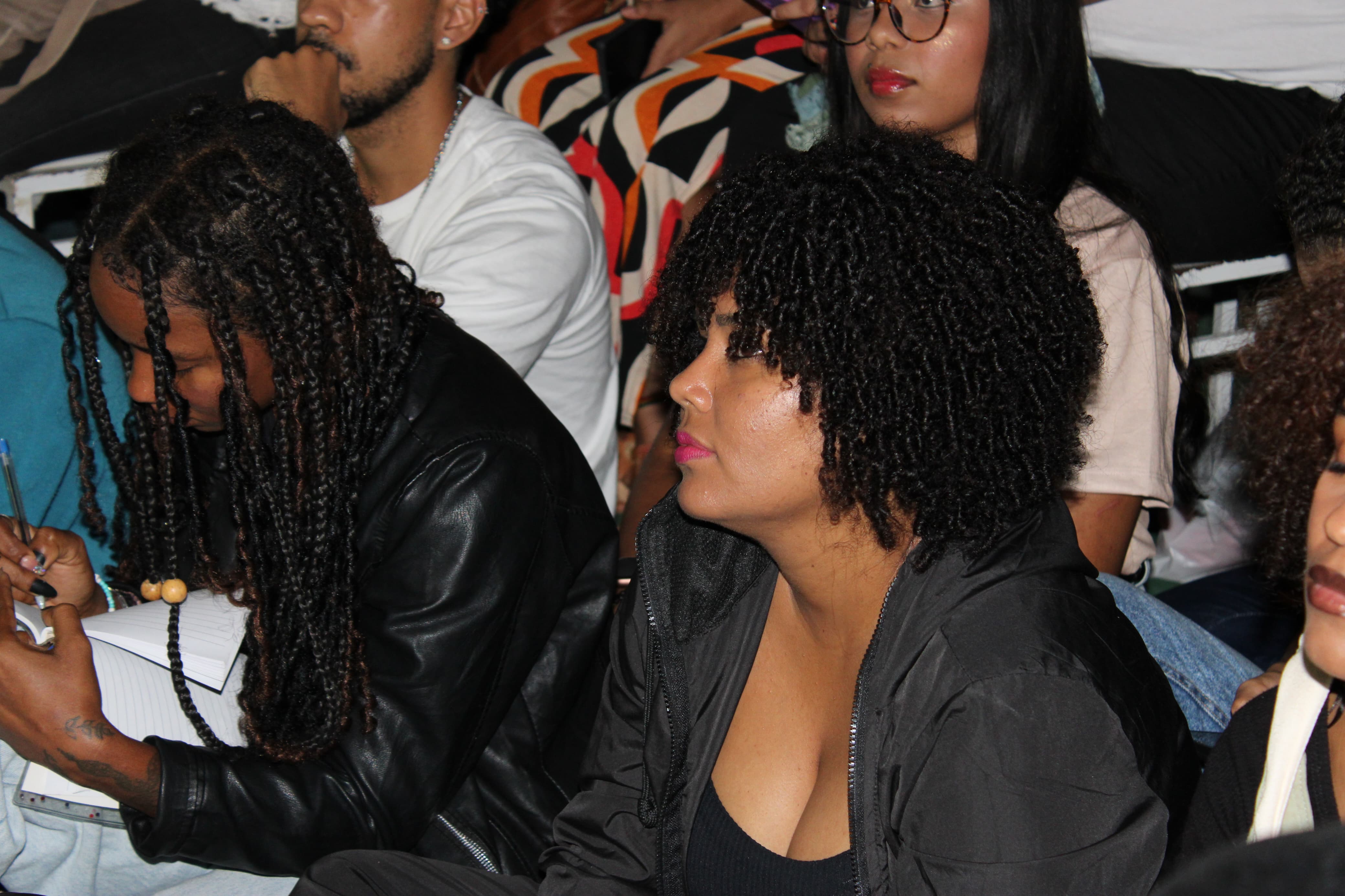 Abertura da II Feira Literária Internacional de Serrinha atrai grande público com participação do rapper e escritor MV Bill