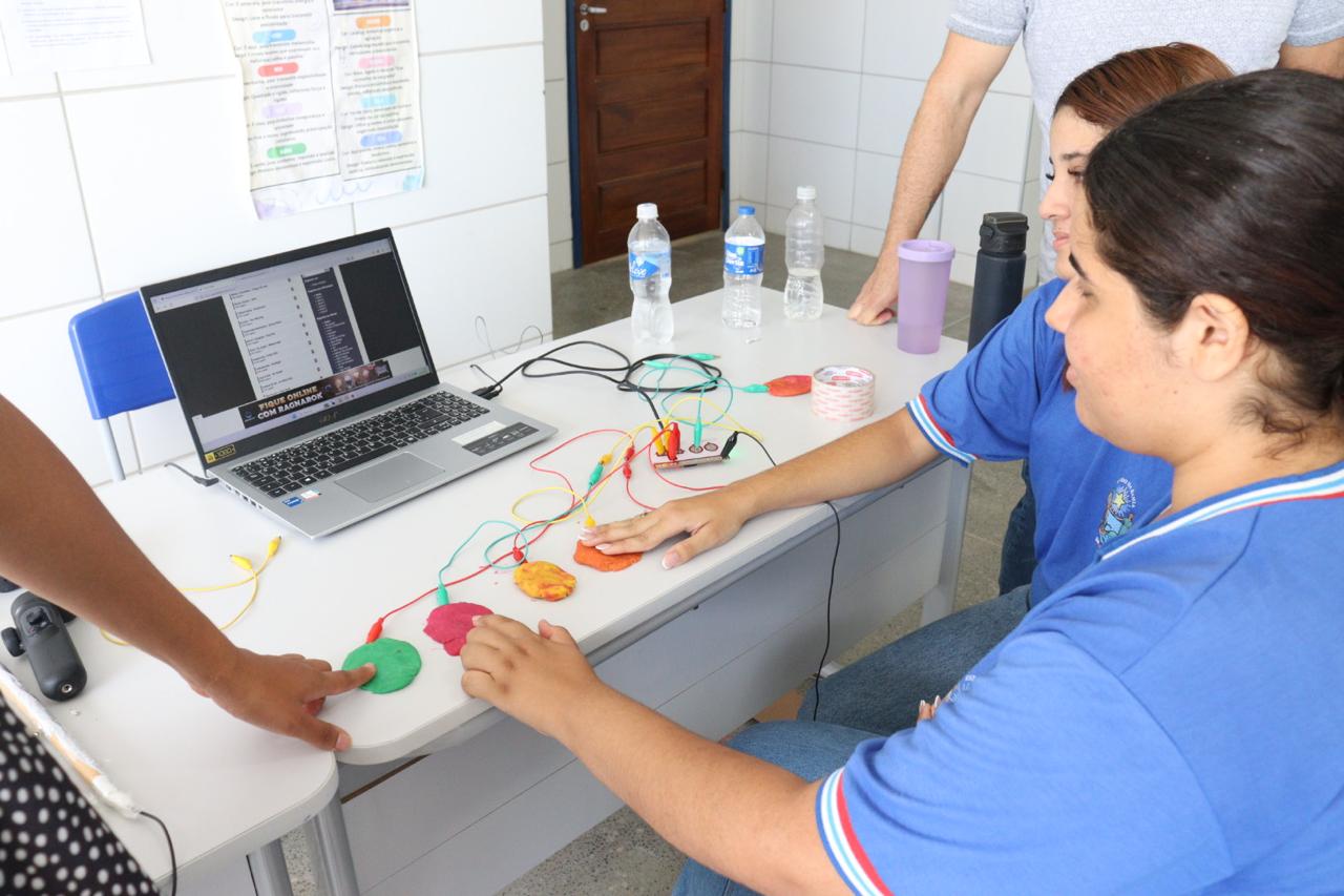 Estudantes na Caravana Digital