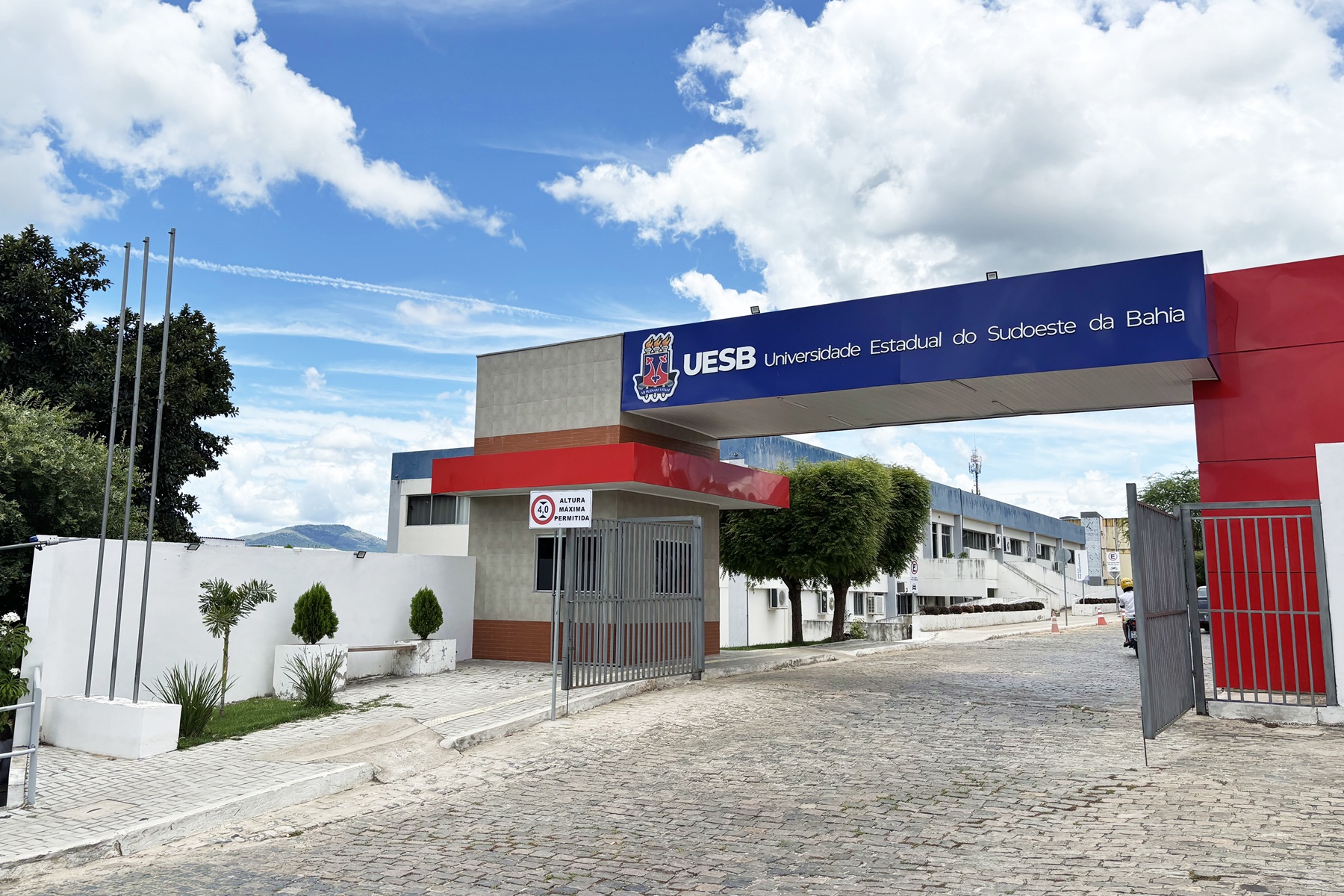 Uesb abre mais de 250 vagas para portadores de diploma