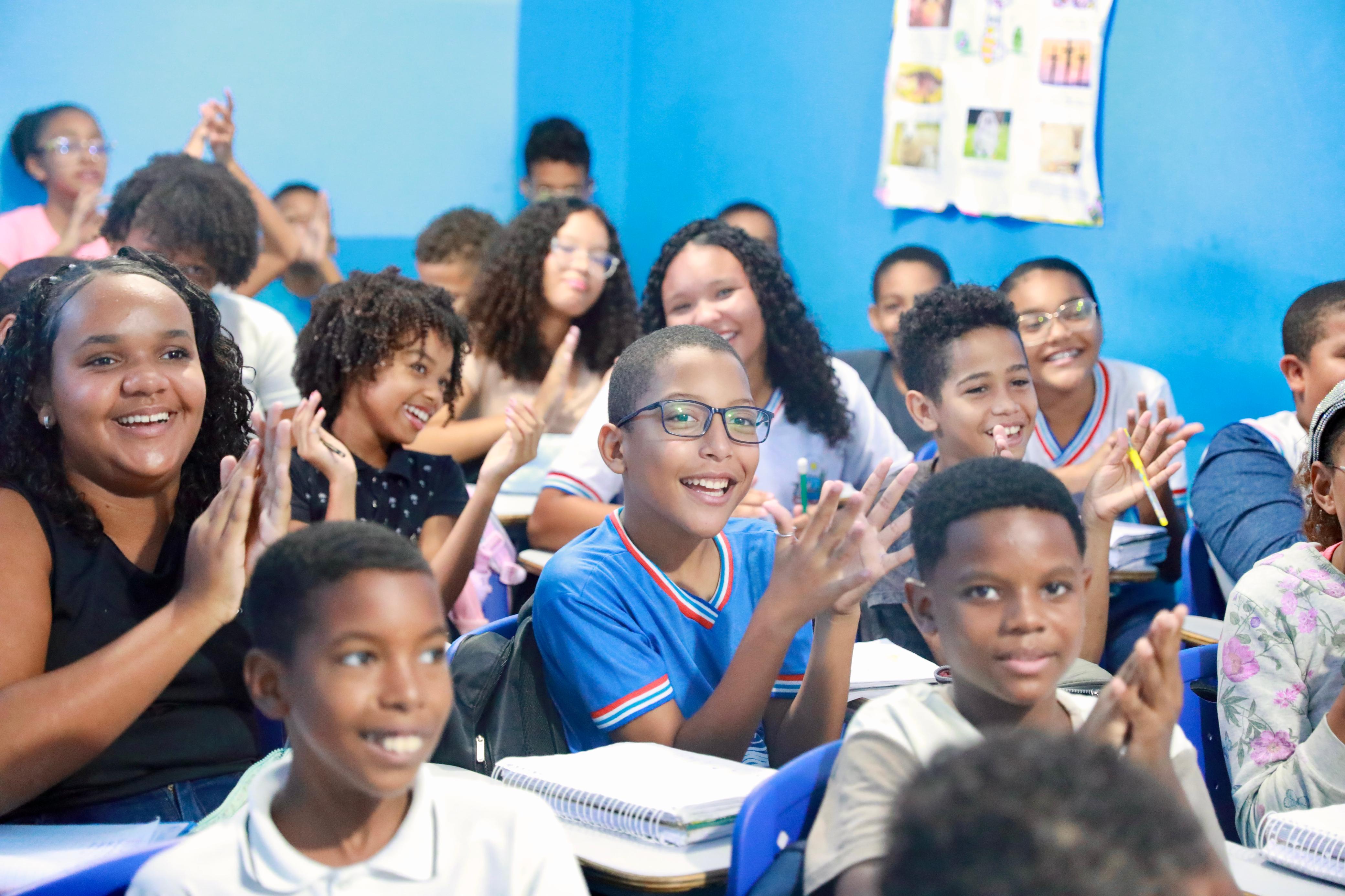 Comunidade conhece área da nova sede do Colégio Estadual Maria Bernadete, na Estrada de Barreiras, em Salvador