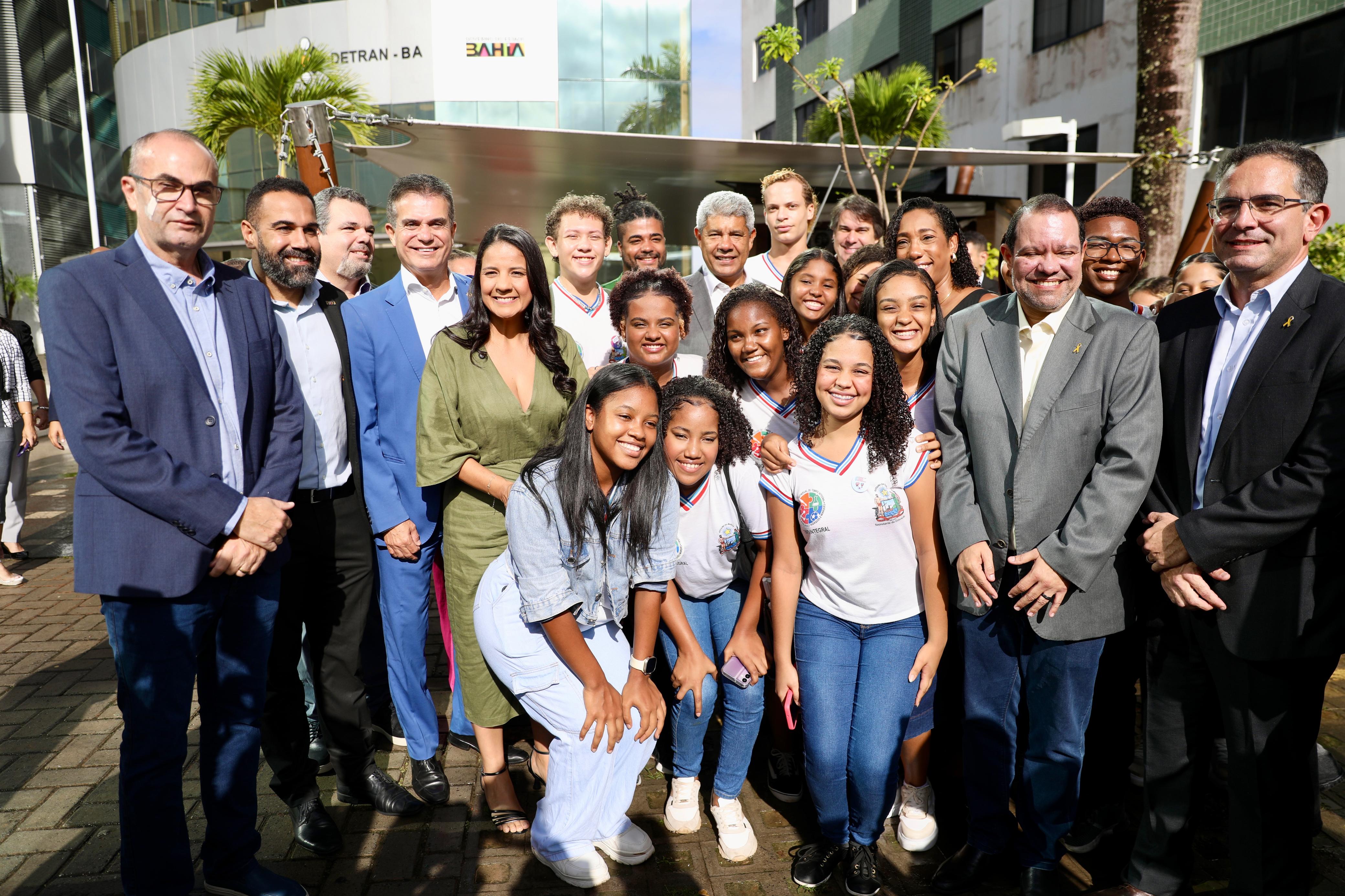 CNH na escola: estudantes da rede estadual terão acesso à primeira carteira de motorista gratuitamente