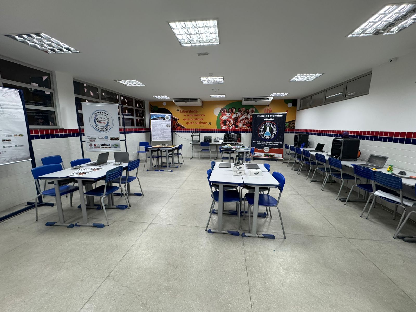 Juazeiro inaugura laboratório de ponta e coloca ciência nas mãos dos estudantes da rede estadual