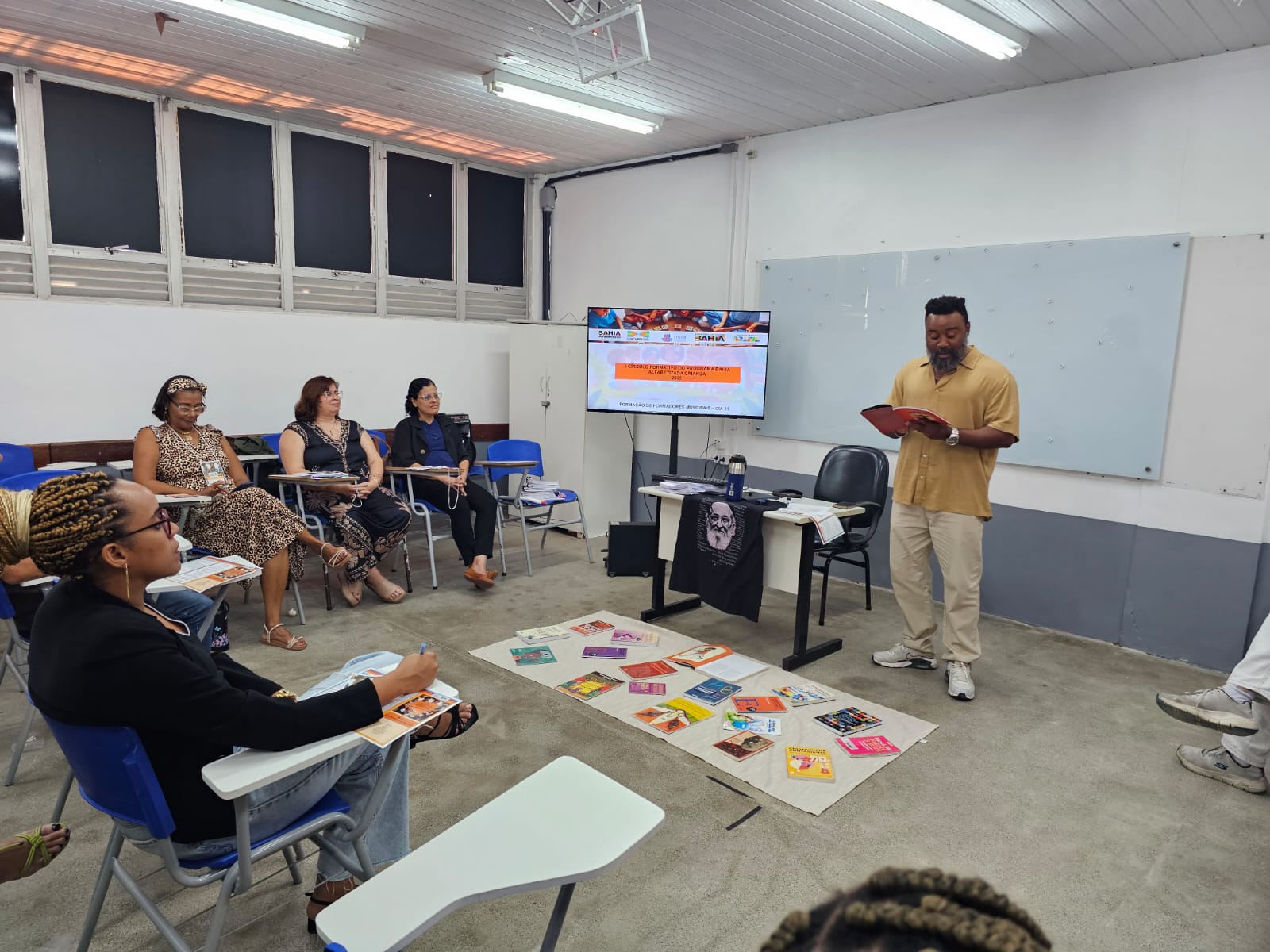 Bahia Alfabetizada: educadores de Salvador participam de primeira formação do programa 