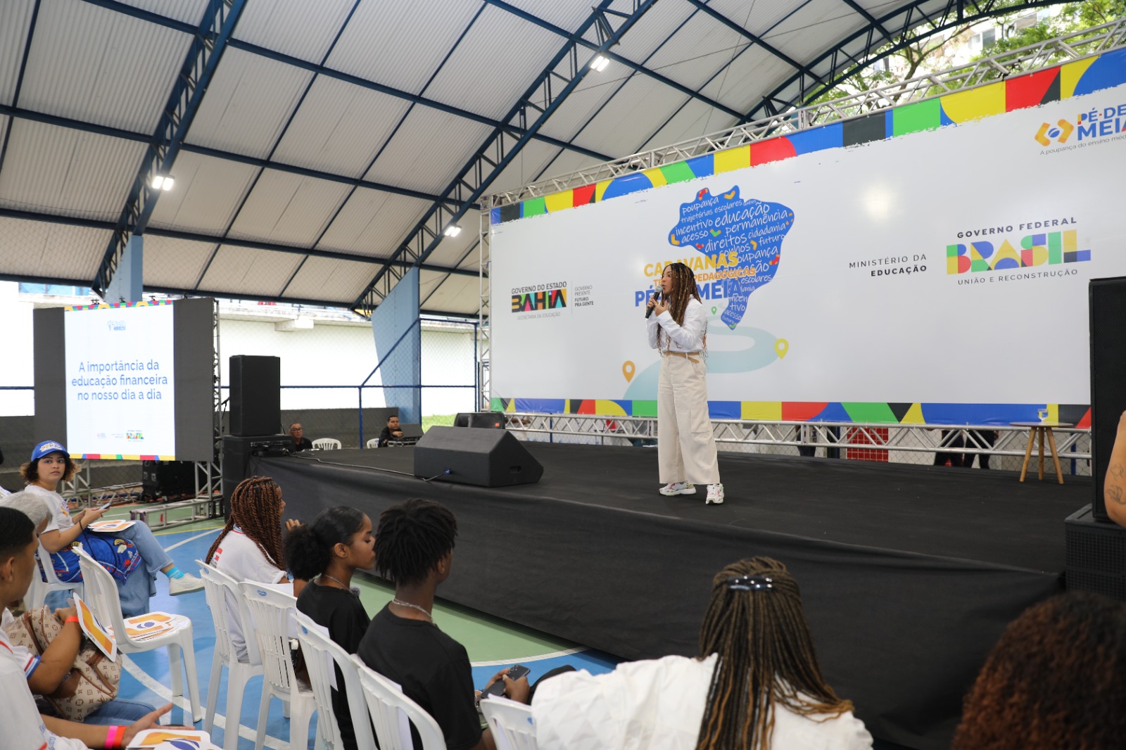 Caravana Pé-de-Meia tem abertura em Salvador com serviços, formação e protagonismo juvenil