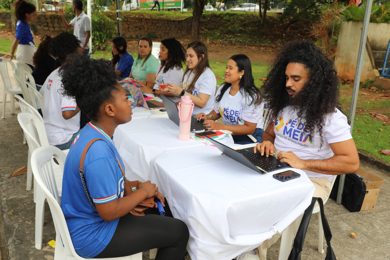 Caravana Pé-de-Meia tem abertura em Salvador com serviços, formação e protagonismo juvenil