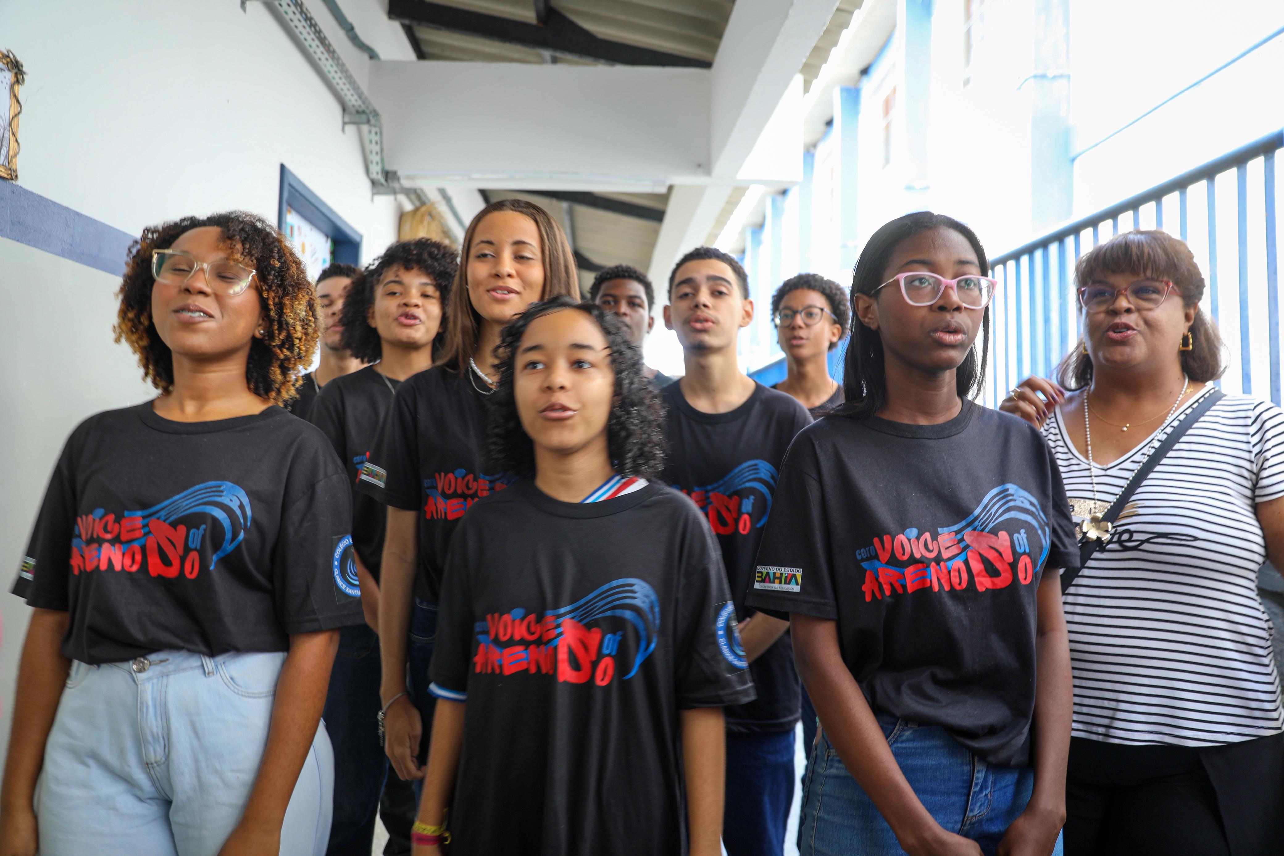 Colégio Estadual Clarice Santiago lança jornal e incubadora social no bairro do Arenoso