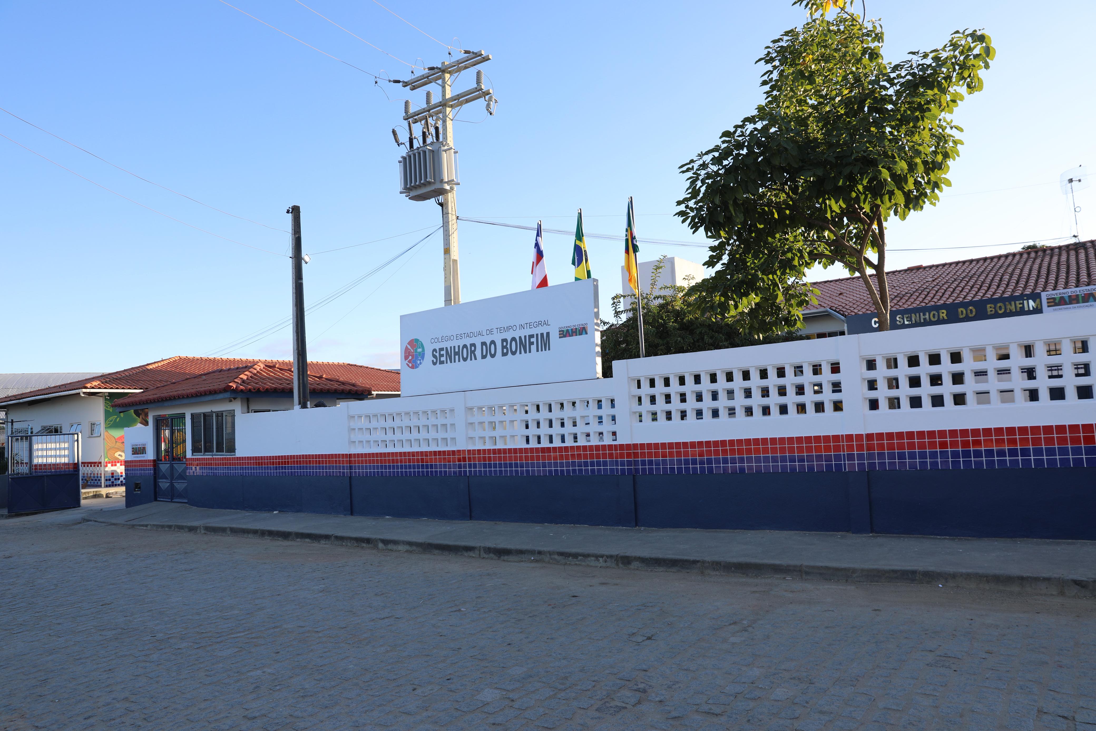 Comunidade escolar de Cansanção comemora nova infraestrutura do Colégio Estadual de Tempo Integral Senhor do Bonfim 