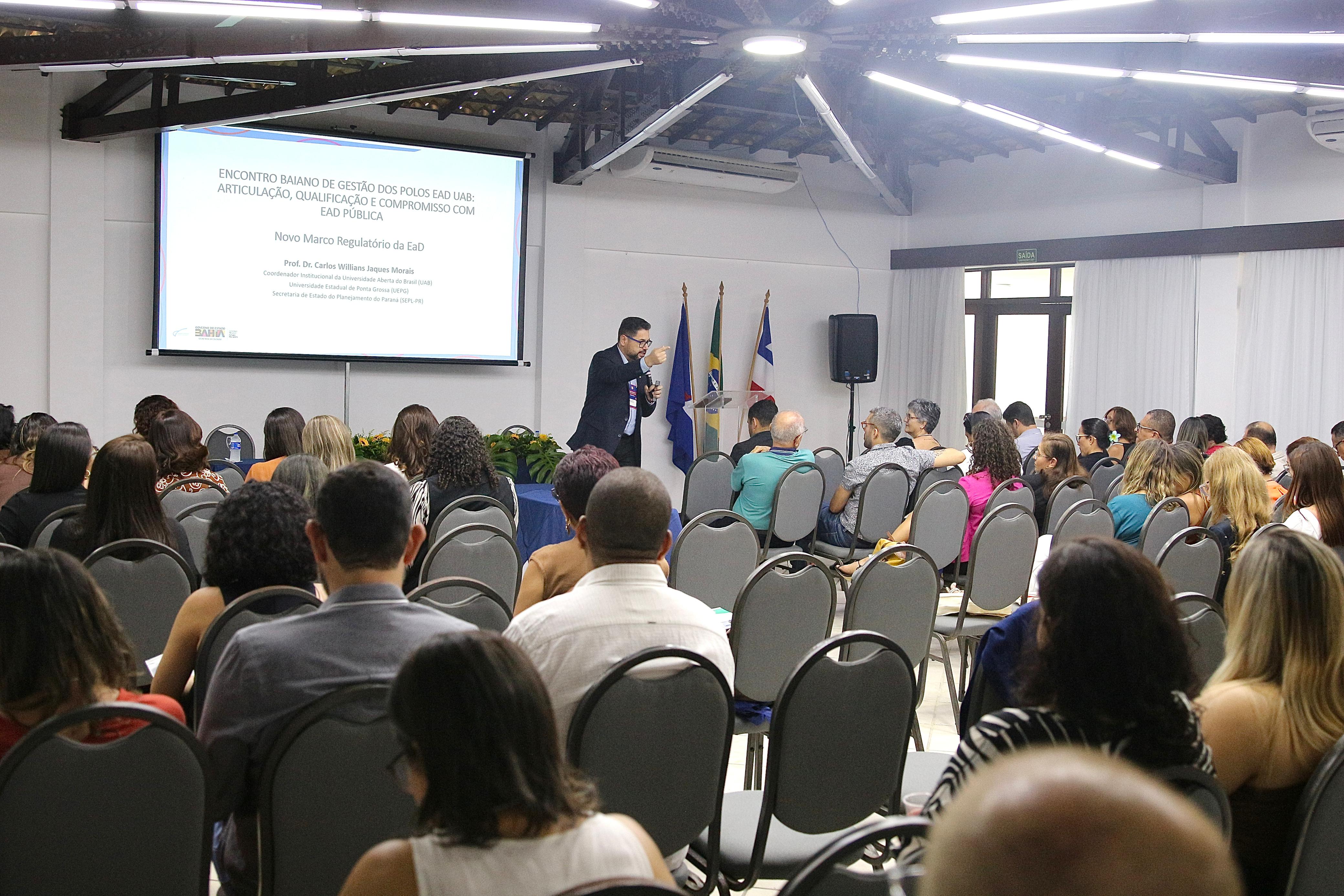 Em encontro, Bahia fortalece política de EaD para democratizar acesso à graduação 