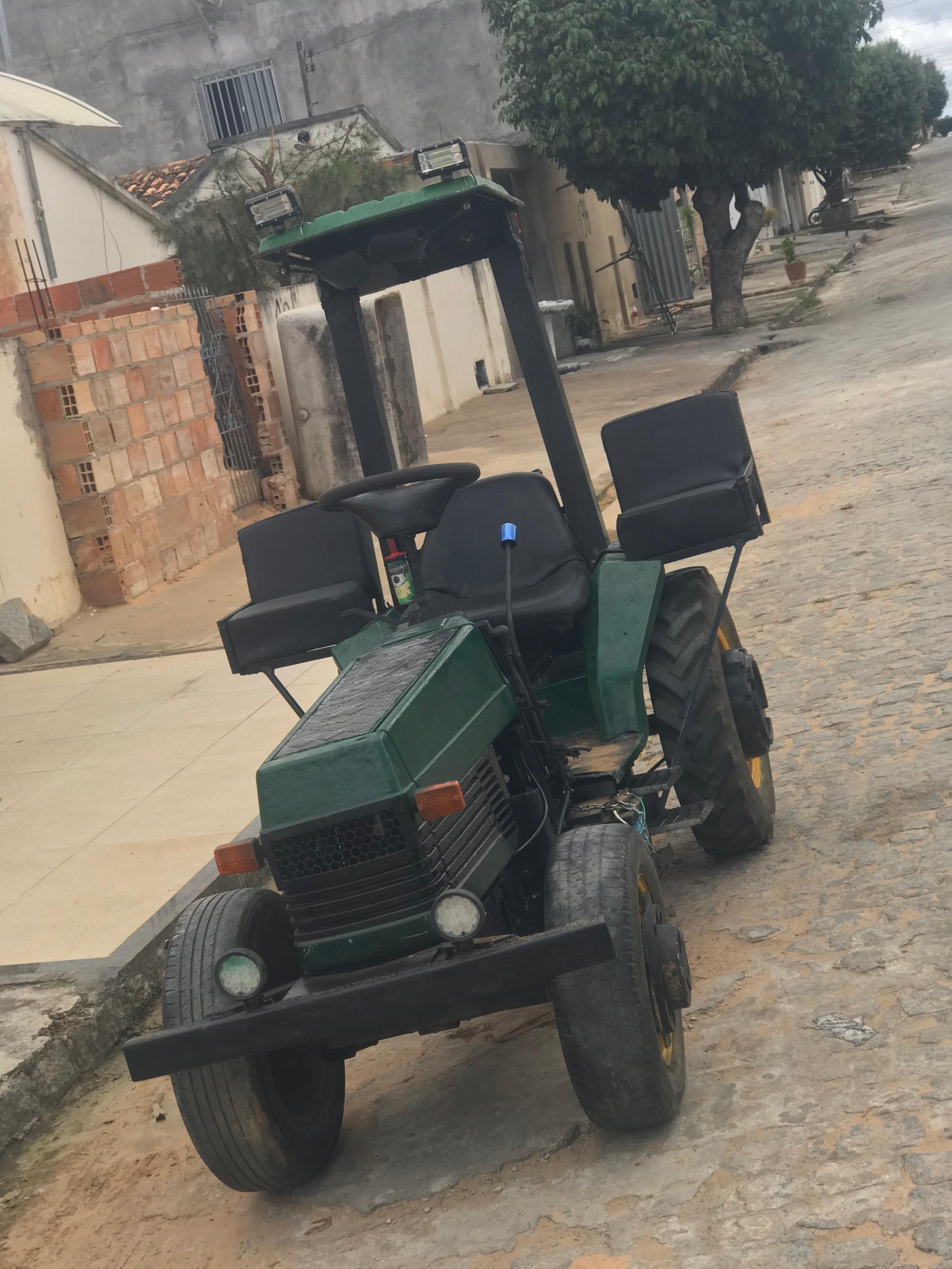 Estudante da EJA de Ribeira do Pombal constrói trator com materiais reaproveitados