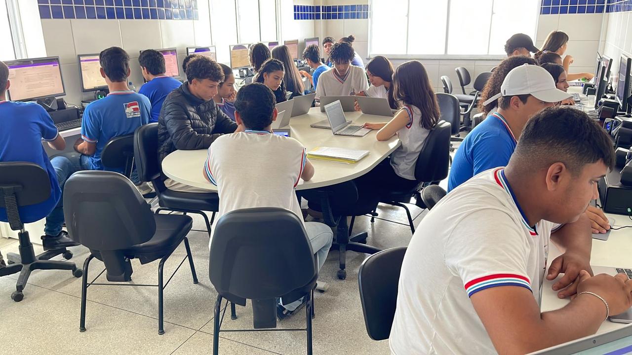 Colégio Estadual de Sítio do Quinto lidera rendimento na terceira Avaliação Plurall 