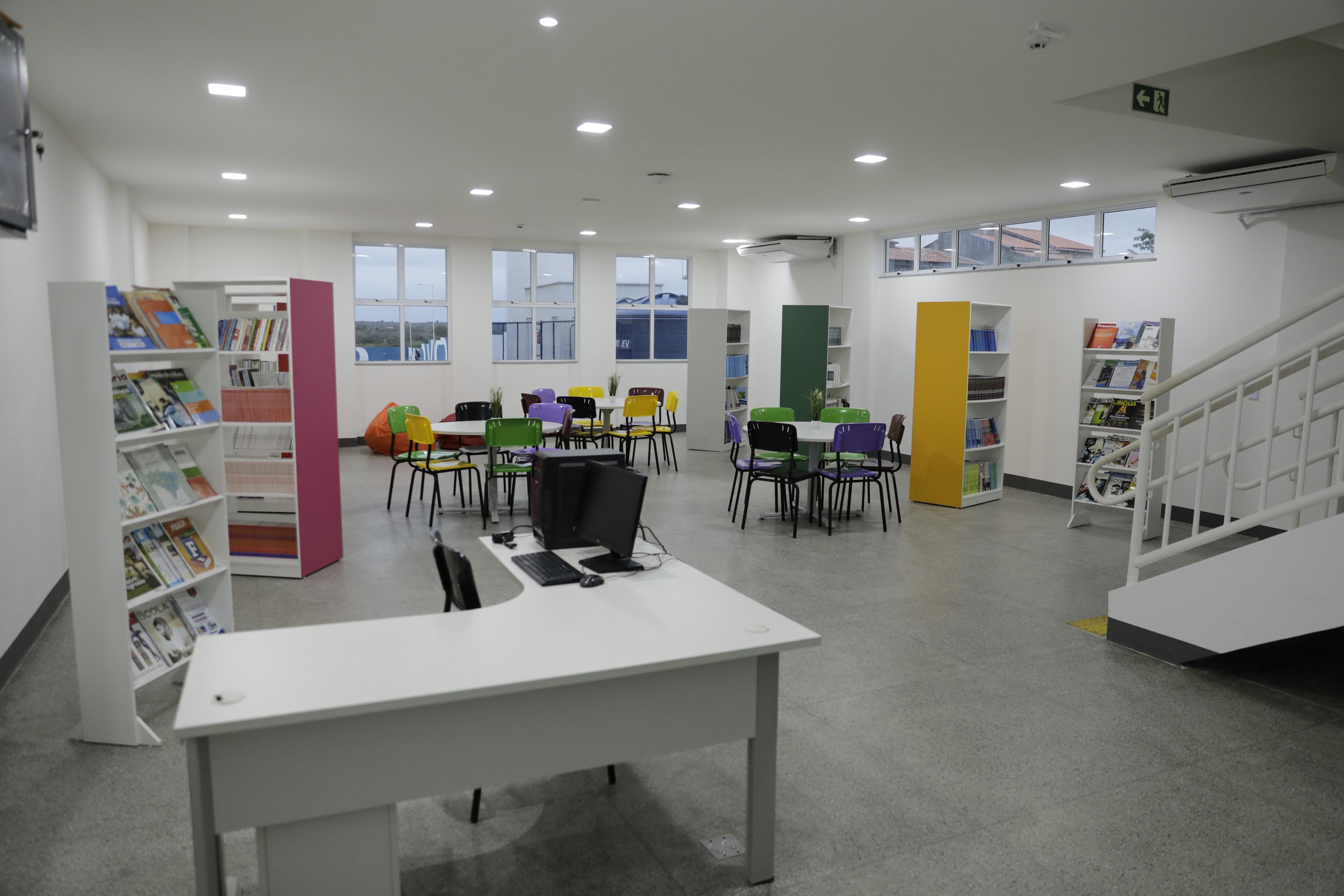 Estudantes de Ponto Novo recebem novo colégio de tempo integral e fortalecem pesquisas científicas