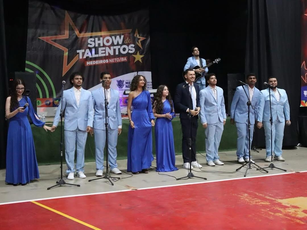 Estudantes de Medeiros Neto vencem competições de canto e dança 