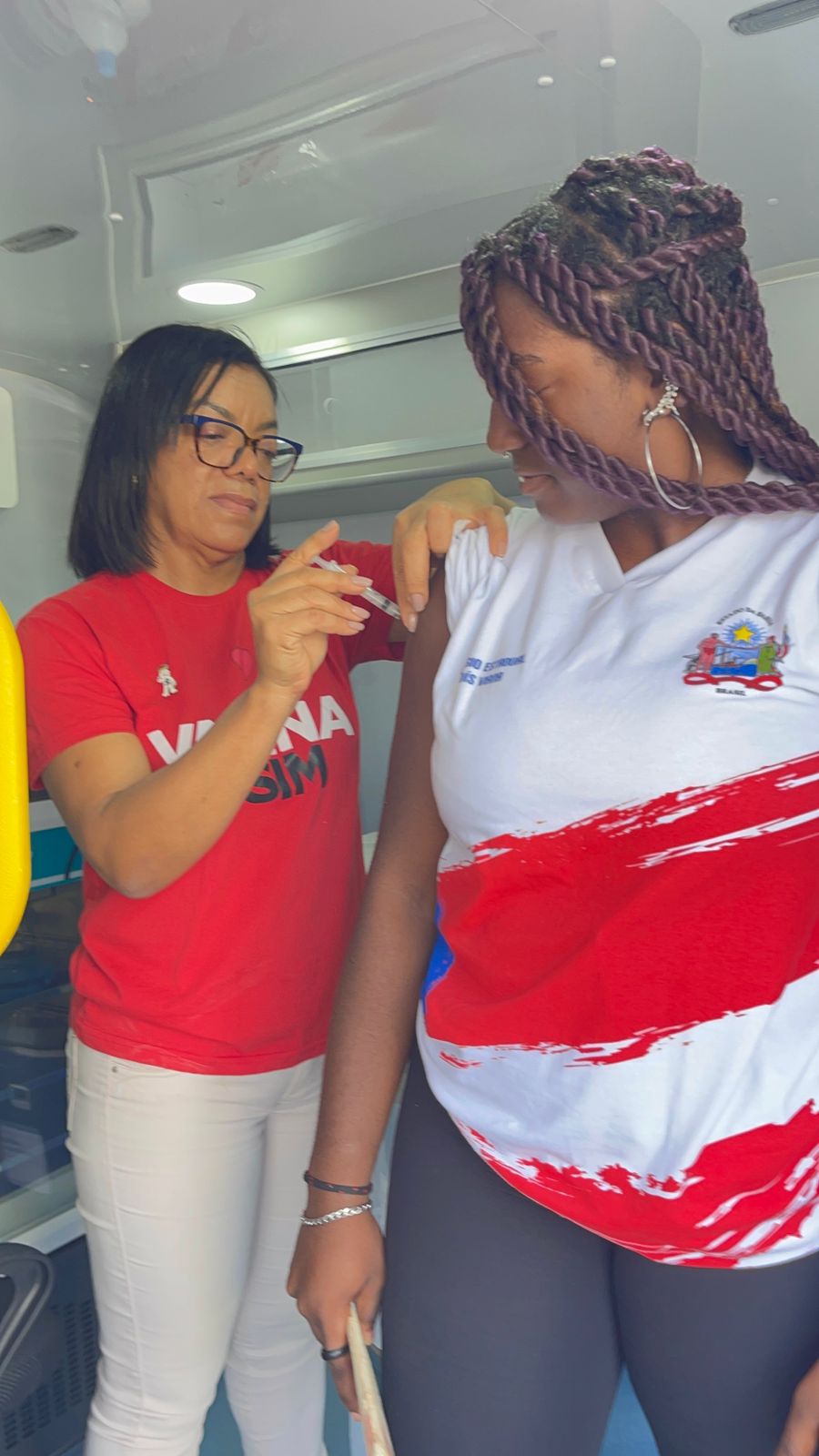 Parceria entre secretarias leva vacinas e saúde bucal para estudantes baianos