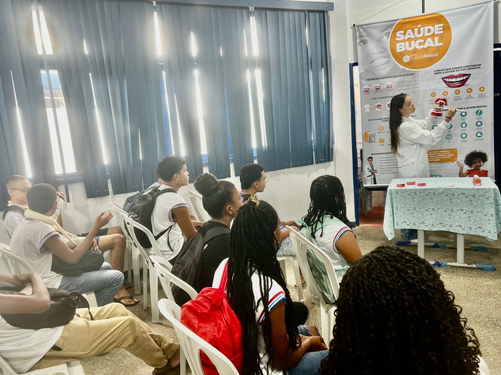 Parceria entre secretarias leva vacinas e saúde bucal para estudantes baianos