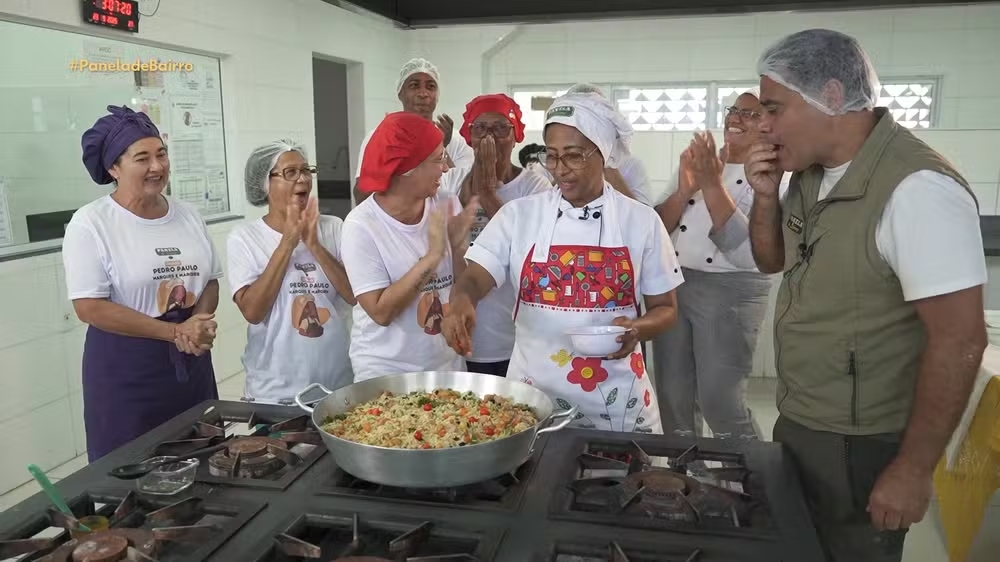 Cozinheira da rede estadual leva sabor da escola para o Panela de Bairro