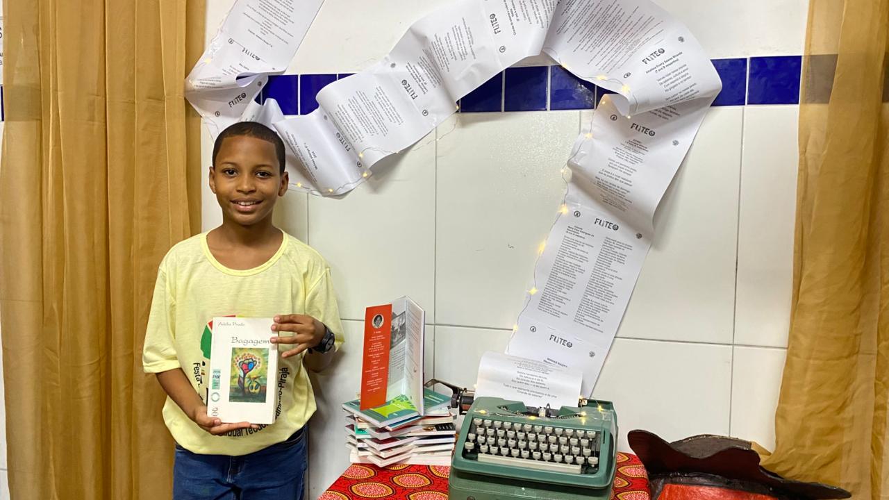Estudantes participam da 1ª Festa Literária da Escola Estadual Teodoro Sampaio, em Salvador