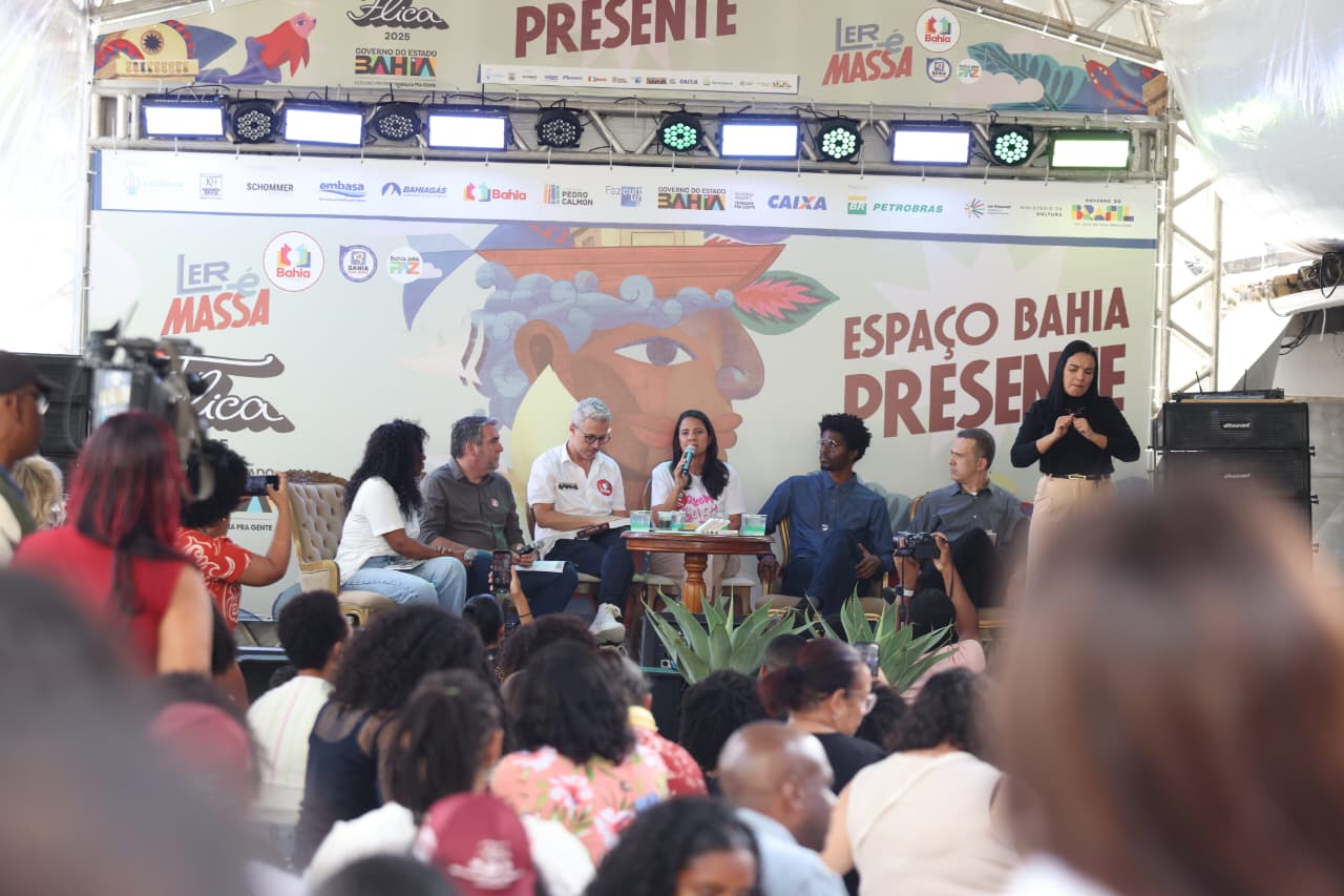 FLICA 2025: mesa de conversa debate a leitura como prática essencial para formação de cidadãos