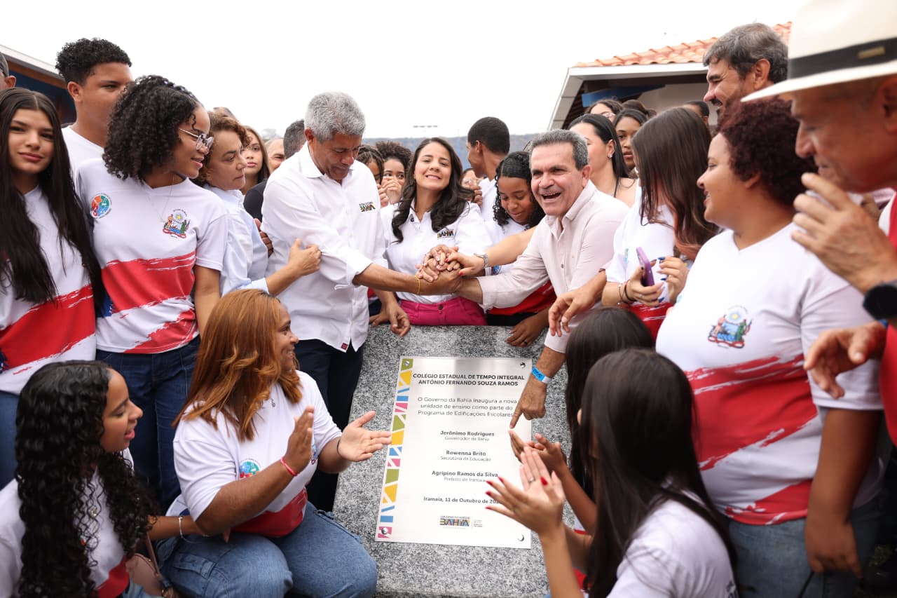 Governo da Bahia inaugura dois colégios estaduais no município de Iramaia