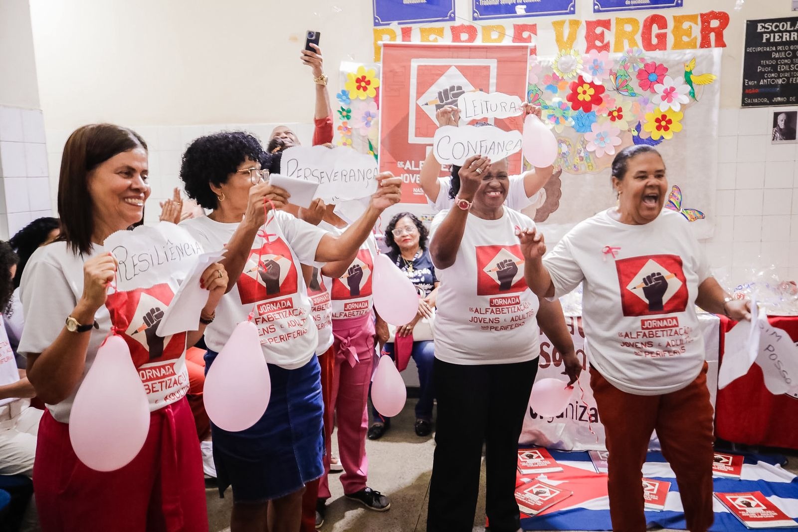 Mãos Solidárias Bahia amplia alfabetização e transforma vida de adultos e idosos com apoio da SEC