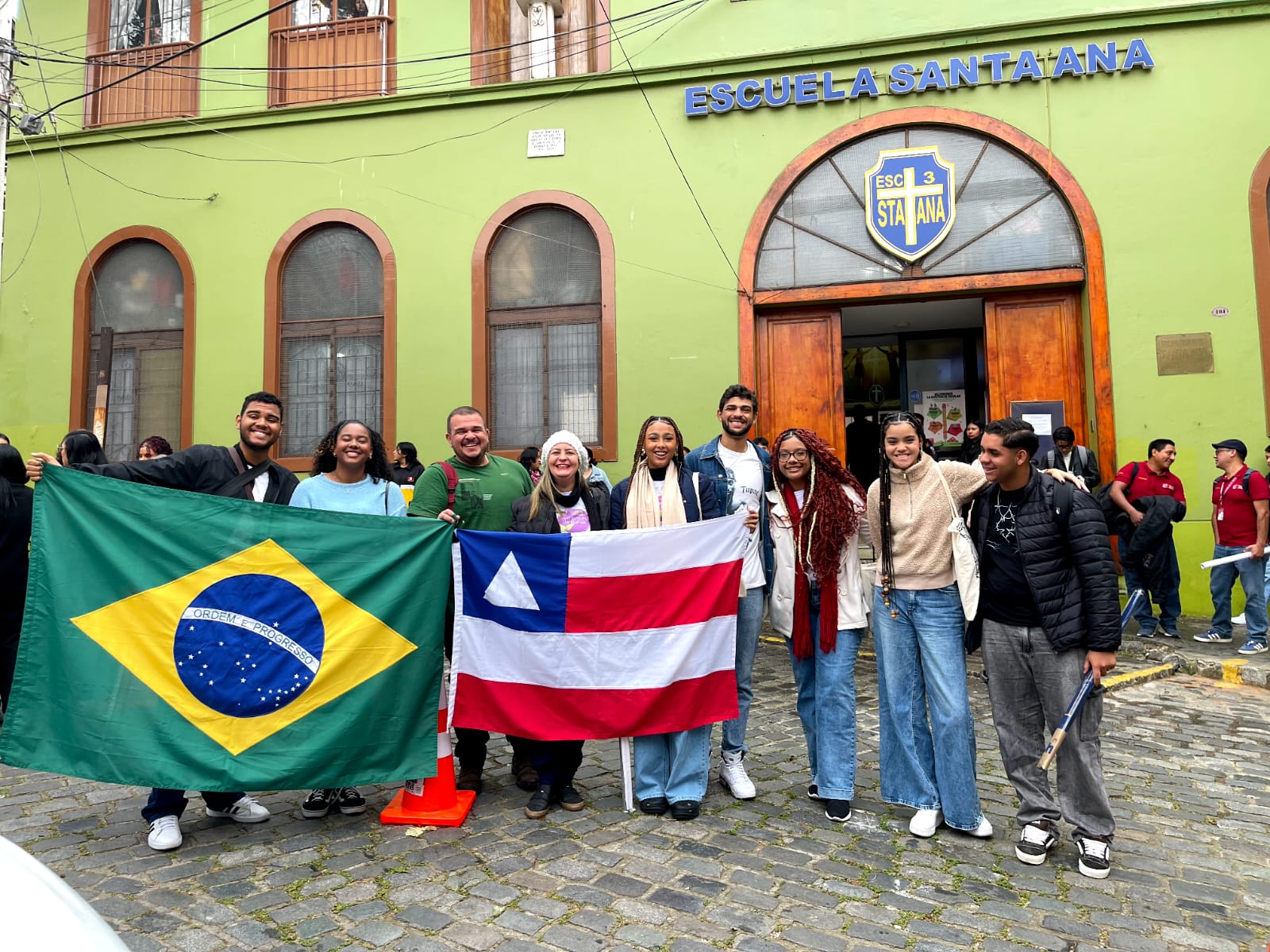 Estudantes baianos da rede estadual apresentam projetos em encontro de ciências e tecnologia no Chile