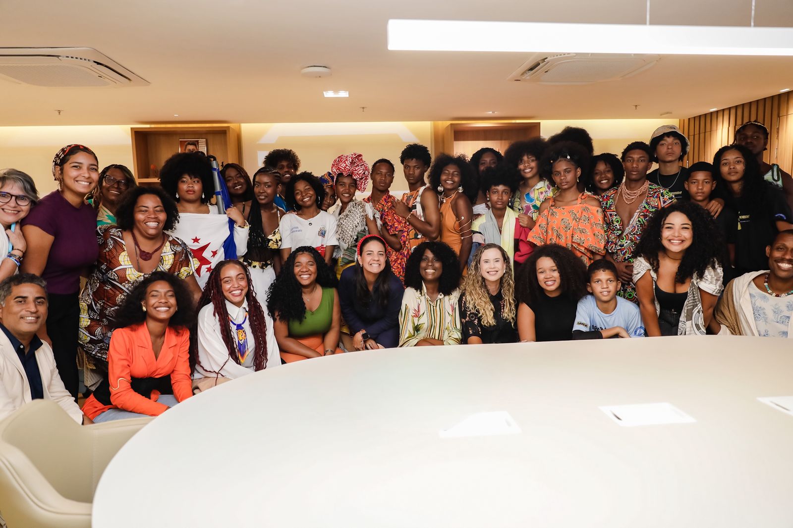 Desfile de estudantes marca início das ações do Novembro Negro na Secretaria da Educação