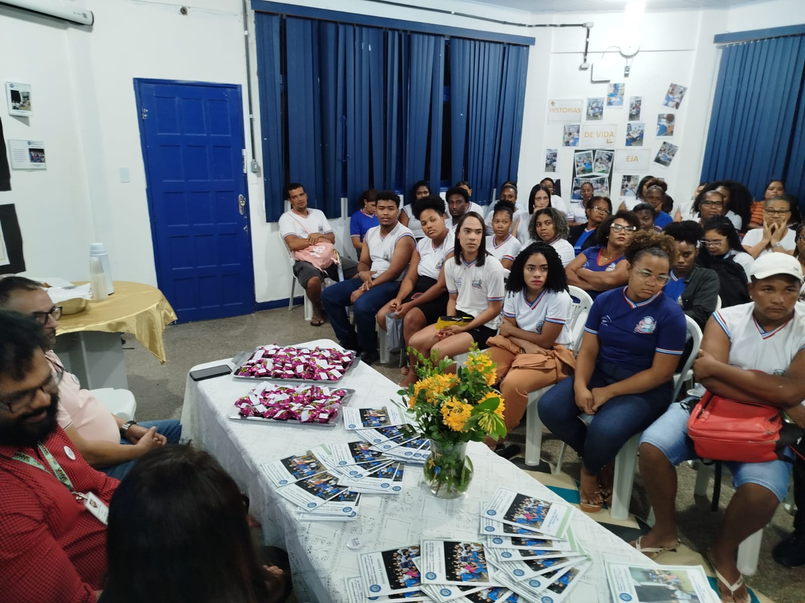 Estudantes da EJA do Colégio Kleber Pacheco lançam livro “Nossas Histórias e Sabores” 