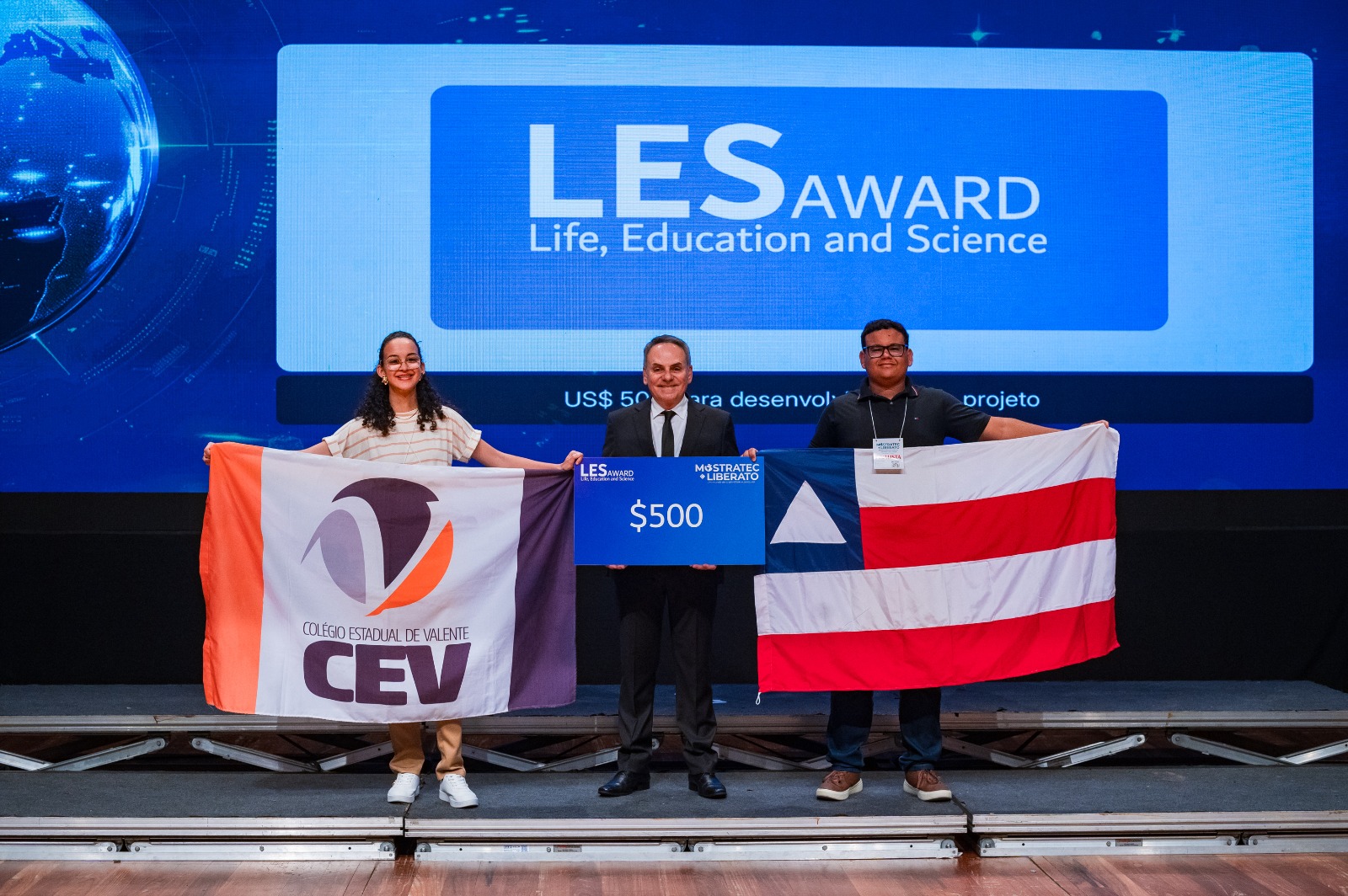 Estudantes do Colégio Estadual de Valente conquistam prêmios na Mostratec-Liberato 2025 com projeto sobre gestão da alimentação escolar