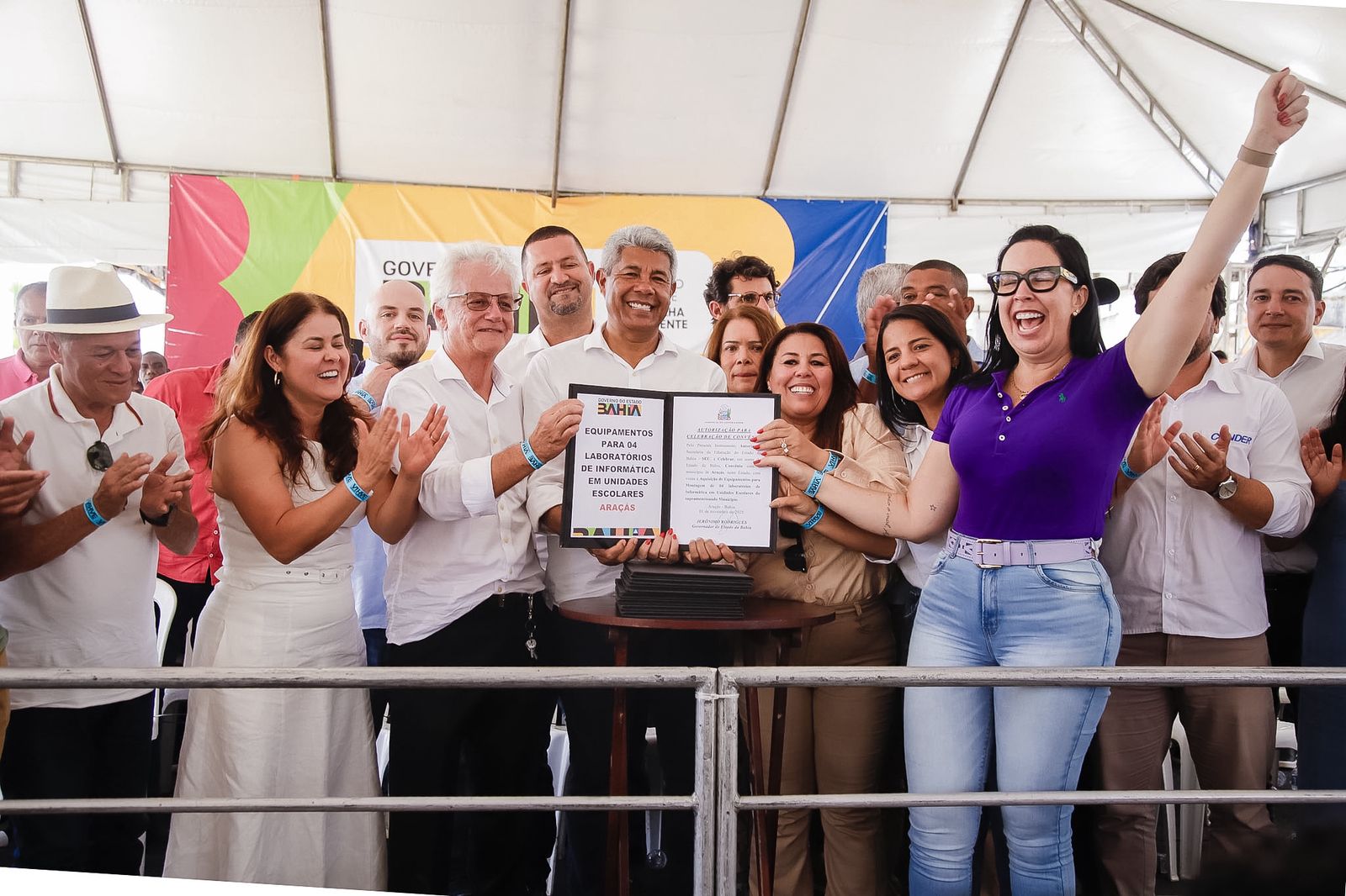 Governo da Bahia investe em tecnologia e inovação nas escolas de Araçás